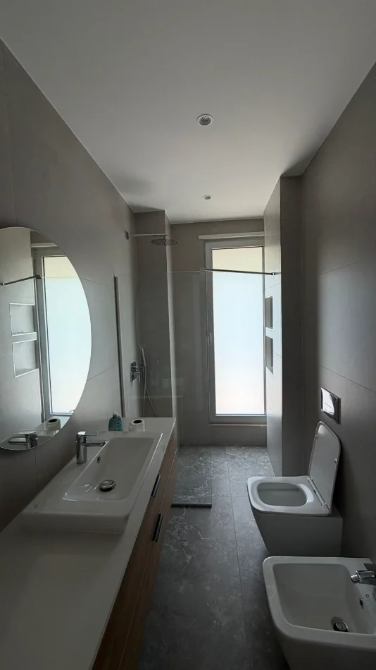Durres, jepet me qera apartament 2+1+Aneks+Ballkon Kati 3, 115 m² 1.200 € (Currila)