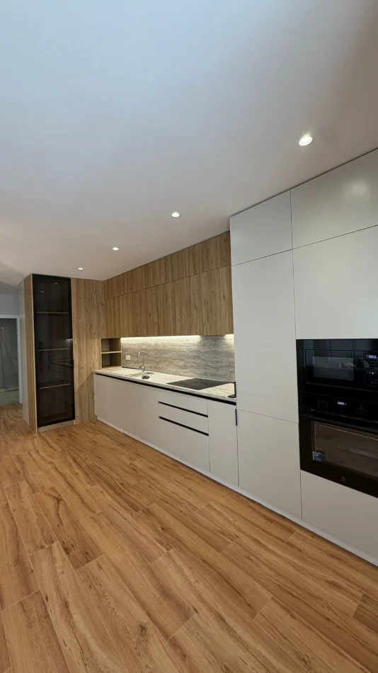 Durres, jepet me qera apartament 2+1+Aneks+Ballkon Kati 3, 115 m² 1.200 € (Currila)
