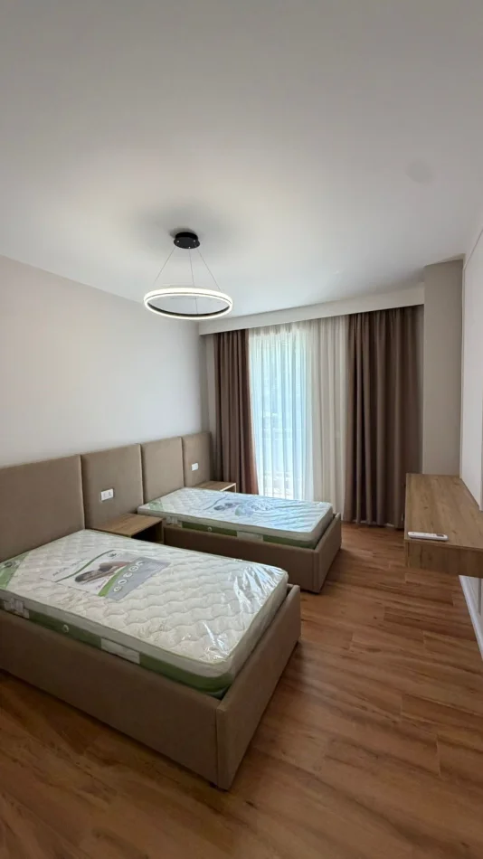 Durres, jepet me qera apartament 2+1+Aneks+Ballkon Kati 3, 115 m² 1.200 € (Currila)