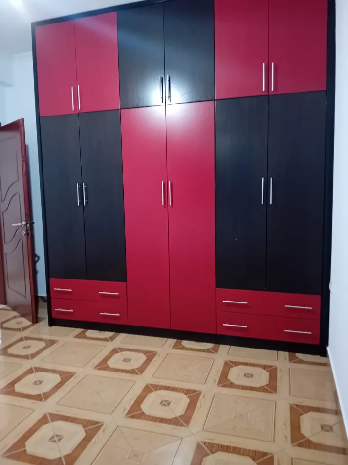 Tirane, jepet me qera apartament 4+1+Ballkon Kati 2, 