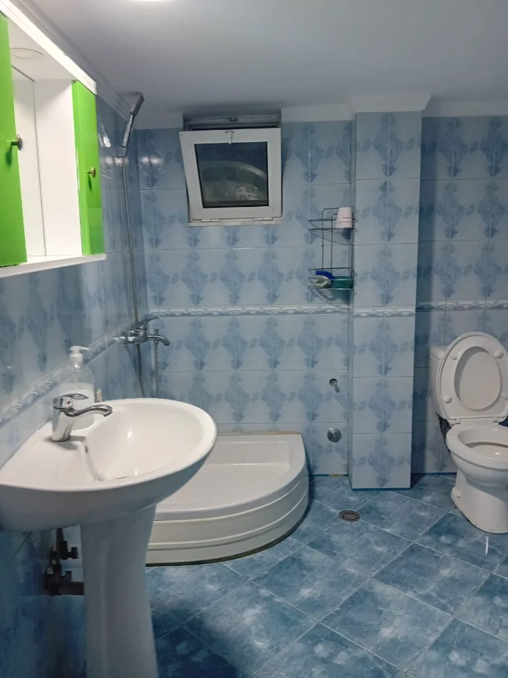 Tirane, jepet me qera apartament 4+1+Ballkon Kati 2, 