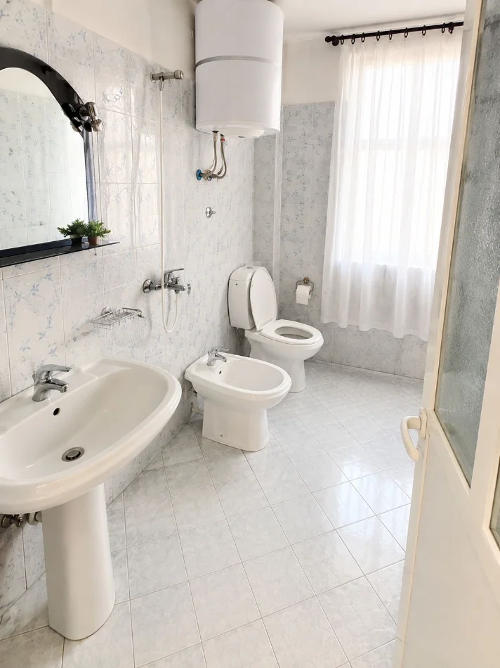 Berat, shitet apartament 1+1+Aneks+Ballkon Kati 0, 88 m² 73.000 € (Lagjja Deshmoret e Kombit, mbrapa Shkolles Mekanike, Berat)