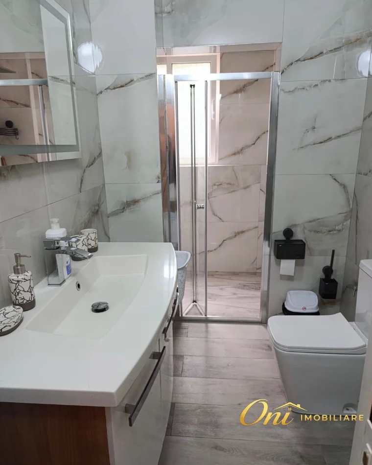 Tirane, jepet me qera apartament 2+1 Kati 1, 75 m² 500 € (MISTO MAME)