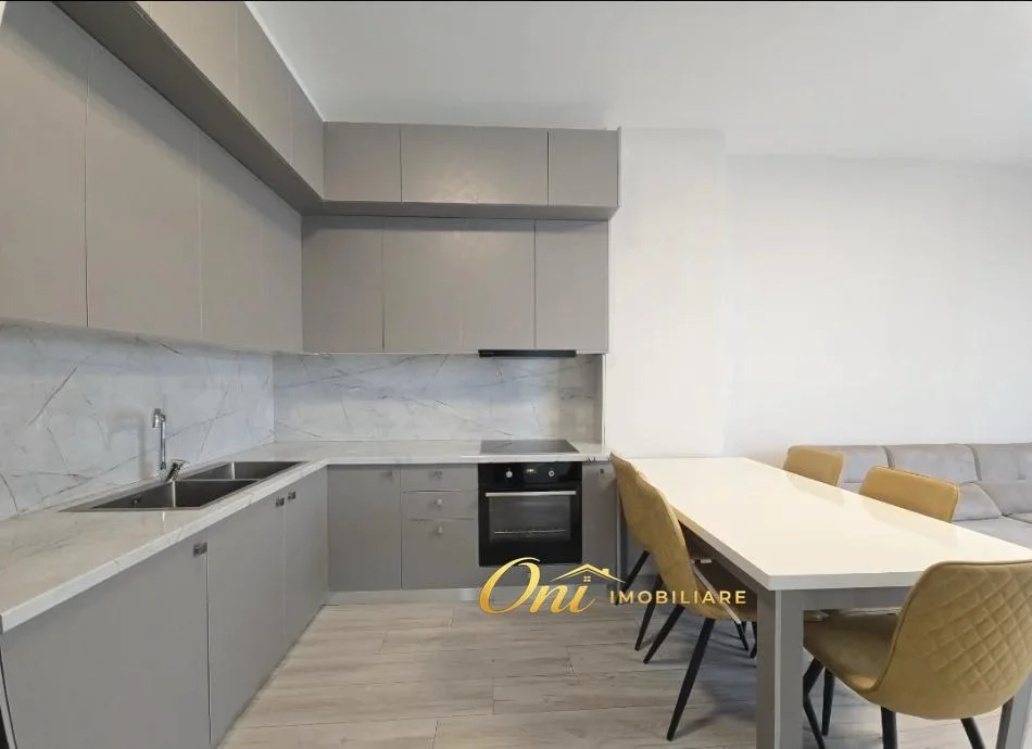 Tirane, jepet me qera apartament 1+1 Kati 4, 70 m² 700 € (KOMUNA E PARISIT)