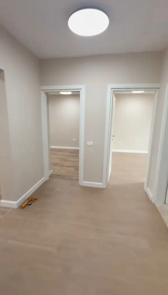 Tirane, jepet me qera zyre Kati 2, 110 m² 1.100 € (BLLOKU)