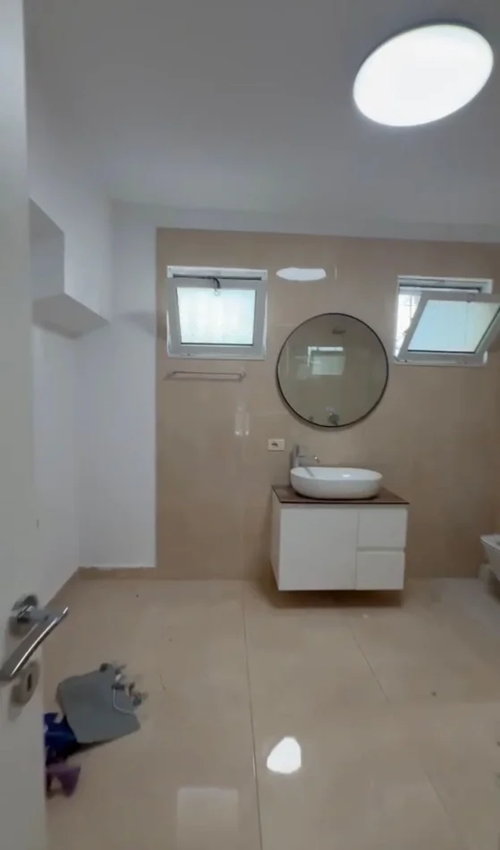 Tirane, jepet me qera zyre Kati 2, 110 m² 1.100 € (BLLOKU)
