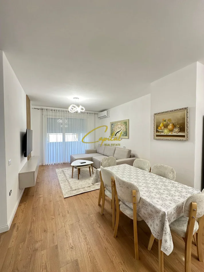 Tirane, jepet me qera apartament 2+1 Kati 1, 110 m² 700 € (RRUGA E DIBRES)
