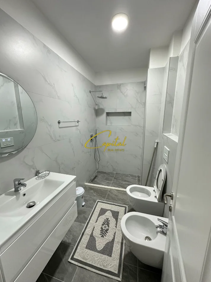Tirane, jepet me qera apartament 2+1 Kati 1, 110 m² 700 € (RRUGA E DIBRES)