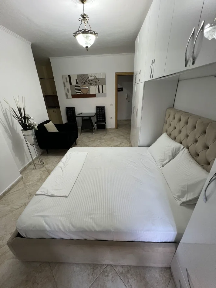 Tirane, jepet me qera apartament 1+1 Kati 3, 45 m² 520 € (Rruga e Barrikadave)