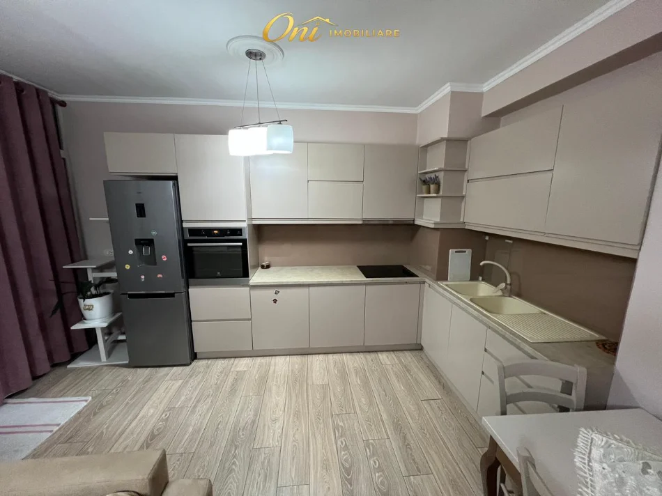 Tirane, jepet me qera apartament 2+1+2 Kati 3, 106 m² 550 € (VILA L, Astir)