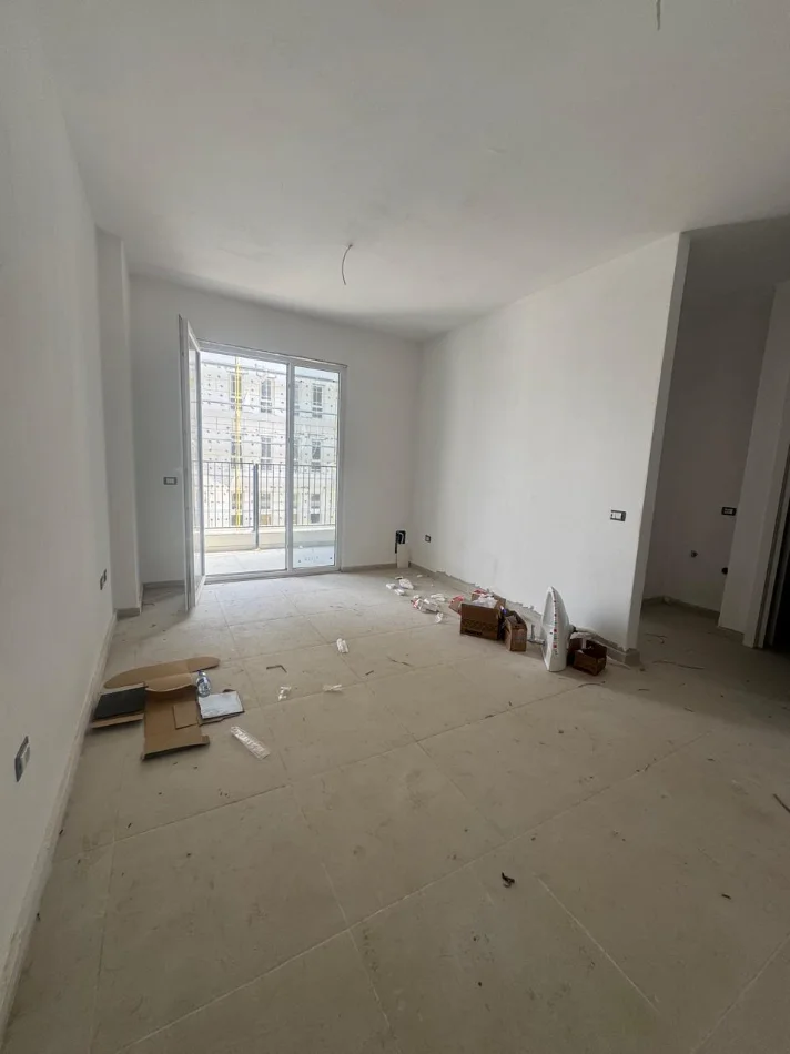 Tirane, shitet apartament 1+1+Ballkon Kati 4, 53 m² 65.450 € (Univers City)