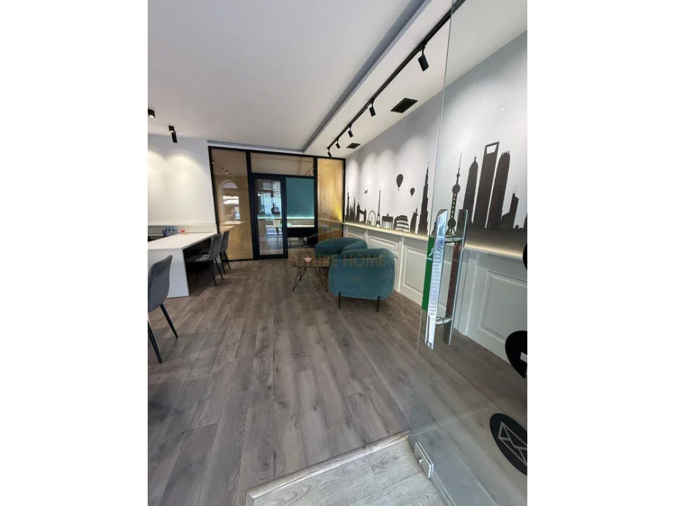 Tirane, jepet me qera zyre Kati 0, 76 m² 800 € (Brryli)
