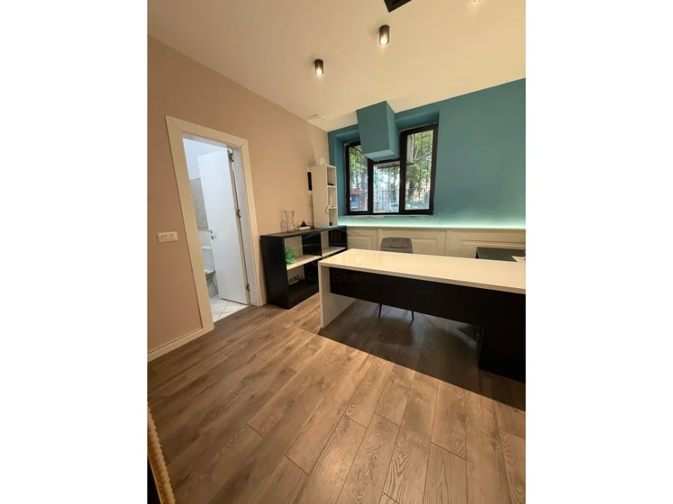 Tirane, jepet me qera zyre Kati 0, 76 m² 800 € (Brryli)
