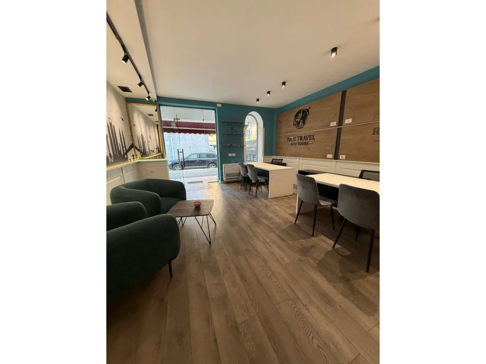 Tirane, jepet me qera zyre Kati 0, 76 m² 800 € (Brryli)