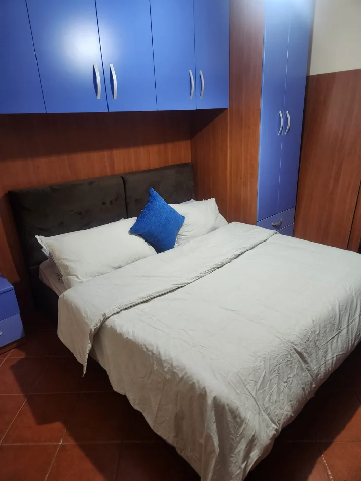 Tirane, jepet me qera apartament 1+1+Ballkon Kati 3, 67 m² 450 €