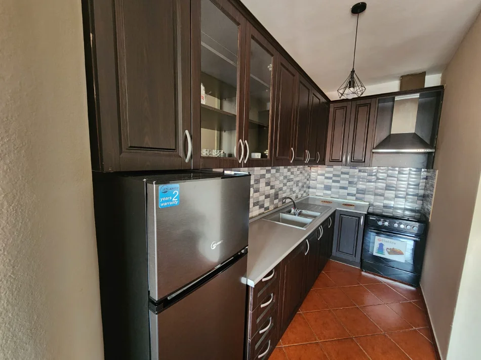 Tirane, jepet me qera apartament 1+1+Ballkon Kati 3, 67 m² 450 €