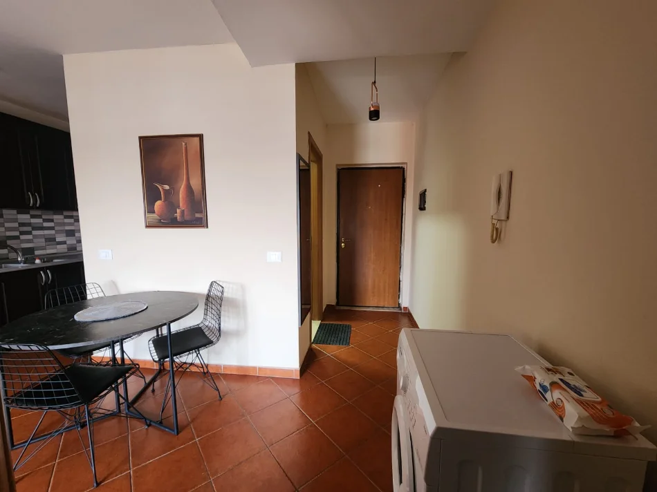 Tirane, jepet me qera apartament 1+1+Ballkon Kati 3, 67 m² 450 €