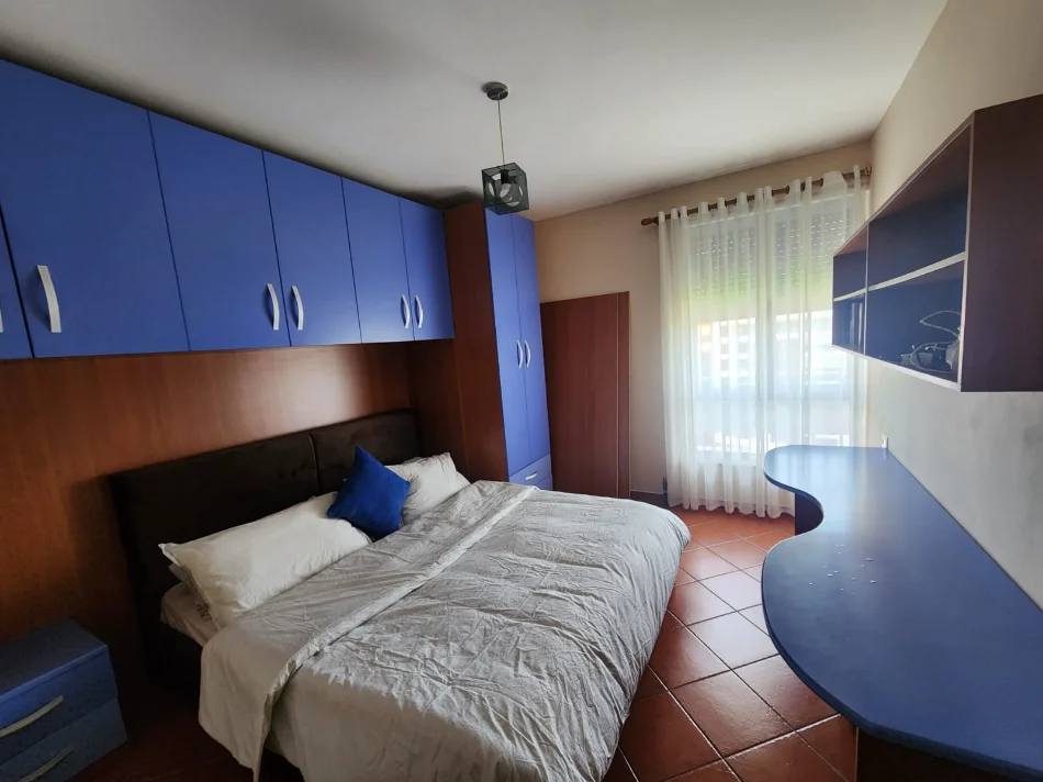 Tirane, jepet me qera apartament 1+1+Ballkon Kati 3, 67 m² 450 €