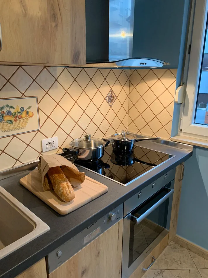 Tirane, jepet me qera apartament 2+1 Kati 5, 98 m² 1.000 €