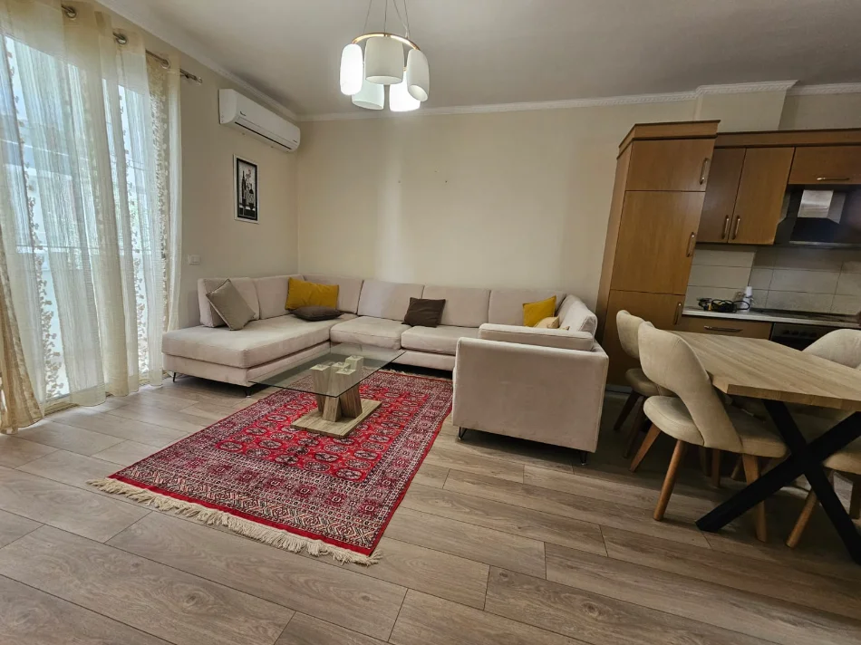 Shqiperi, jepet me qera apartament Kati 1, 70 m² 500 € (Rruga Bila Sina)