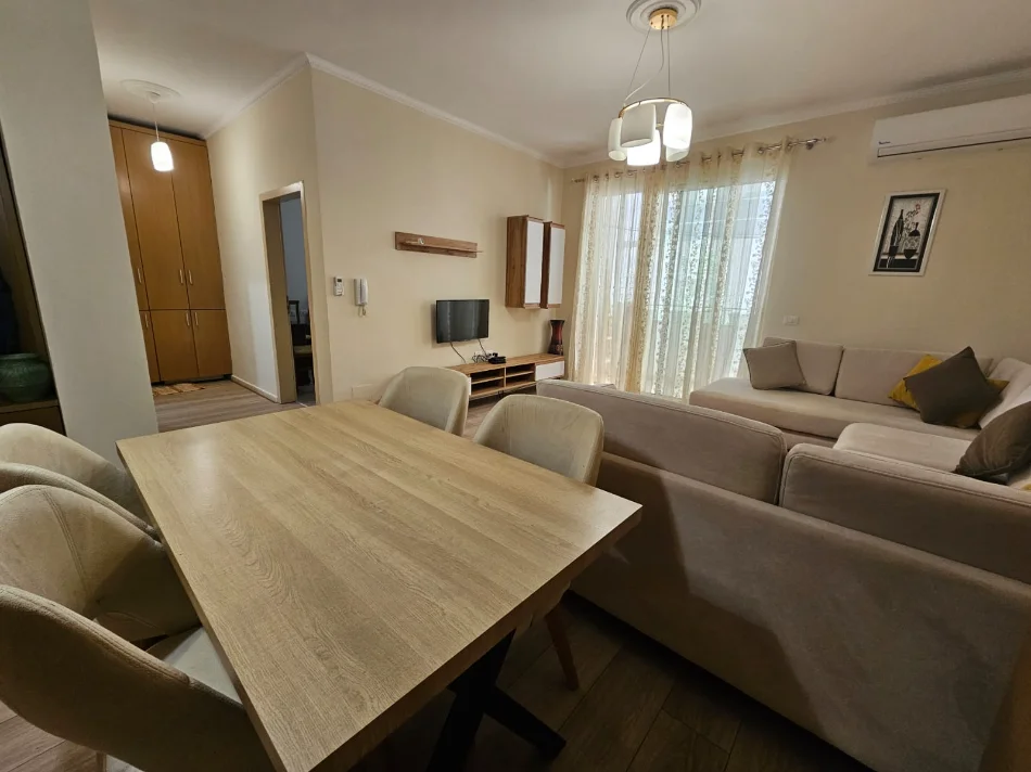 Shqiperi, jepet me qera apartament Kati 1, 70 m² 500 € (Rruga Bila Sina)