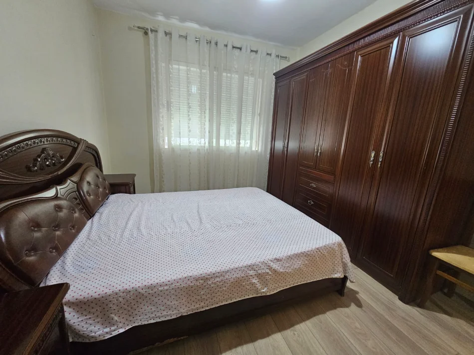 Shqiperi, jepet me qera apartament Kati 1, 70 m² 500 € (Rruga Bila Sina)