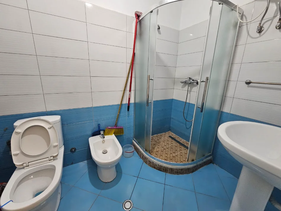 Shqiperi, jepet me qera apartament Kati 1, 70 m² 500 € (Rruga Bila Sina)