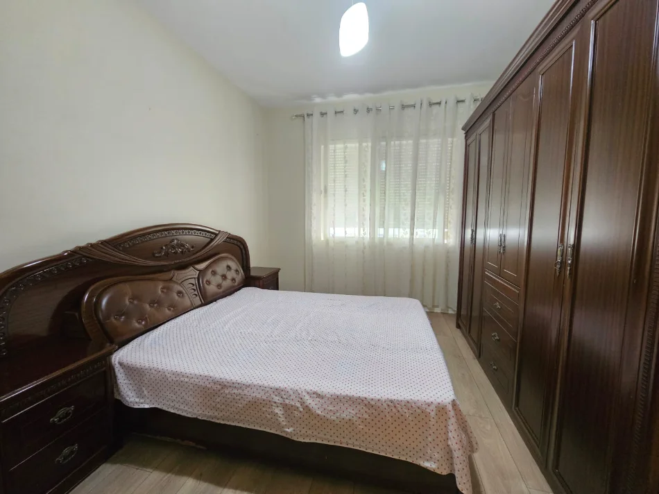 Shqiperi, jepet me qera apartament Kati 1, 70 m² 500 € (Rruga Bila Sina)