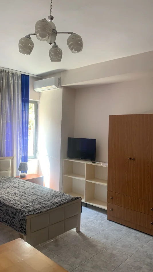 Shqiperi, shitet 1+1 Kati 1, 40 m² (Komuna E Parisit)