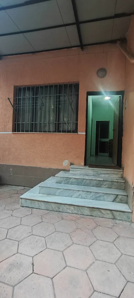 Shqiperi, shitet 1+1 Kati 1, 40 m² (Komuna E Parisit)