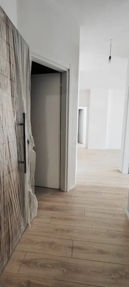 Tirane, shitet apartament 2+1 Kati 2, 90 m² (Kompleksi Dinamo)