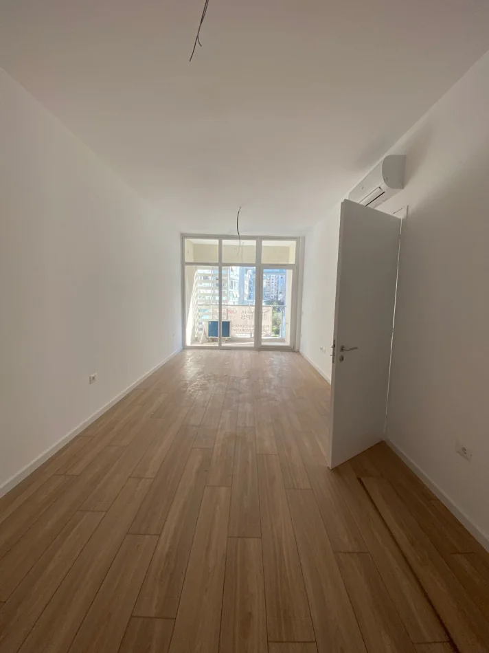 Tirane, jap me qera zyre Kati 3, 140 m² 1.400 € (Komuna e Parisit – pranë Kompleksit KIKA 2)