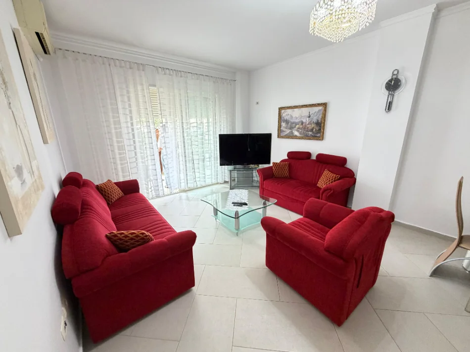 Tirane, jepet me qera apartament 2+1 , 130 m² 700 € (KOPSHTI BOTANIK)