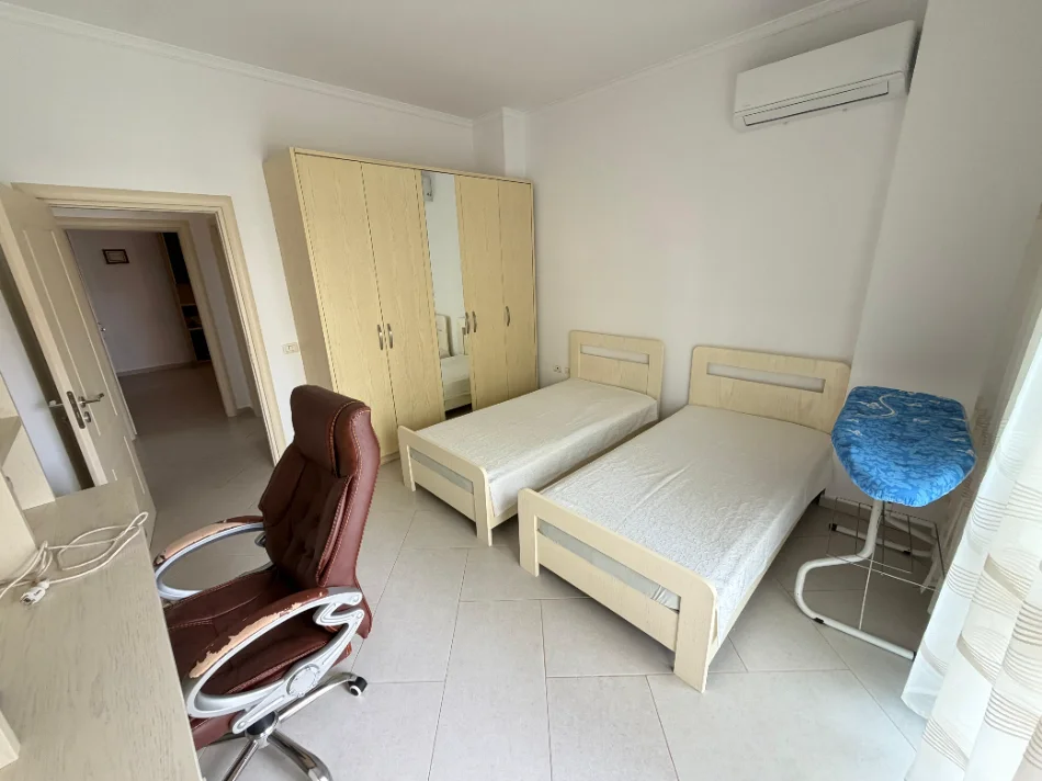 Tirane, jepet me qera apartament 2+1 , 130 m² 700 € (KOPSHTI BOTANIK)