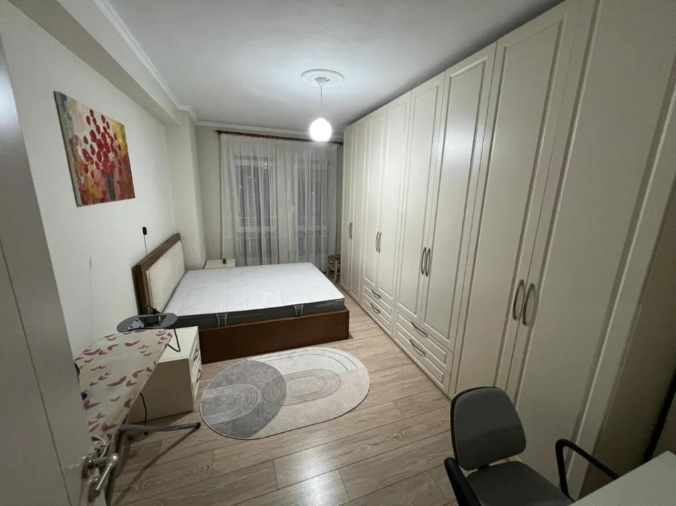 Jepet me qera apartament 2+1+2+ parking ne Astir , 550 Euro