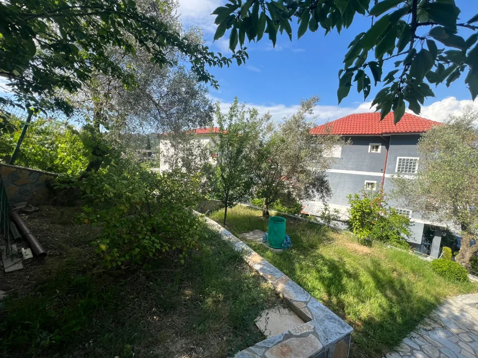 Tirane, shitet Vile Vile 3 Katshe Kati 3, 365 m² (vore)