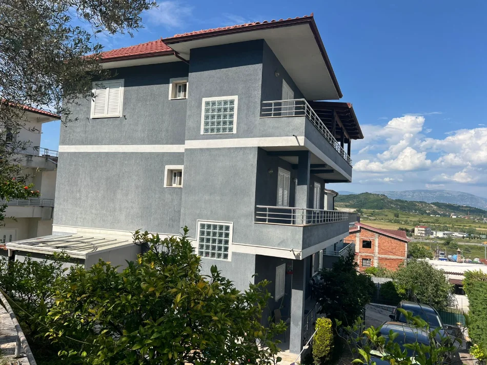 Tirane, shitet Vile Vile 3 Katshe Kati 3, 365 m² (vore)