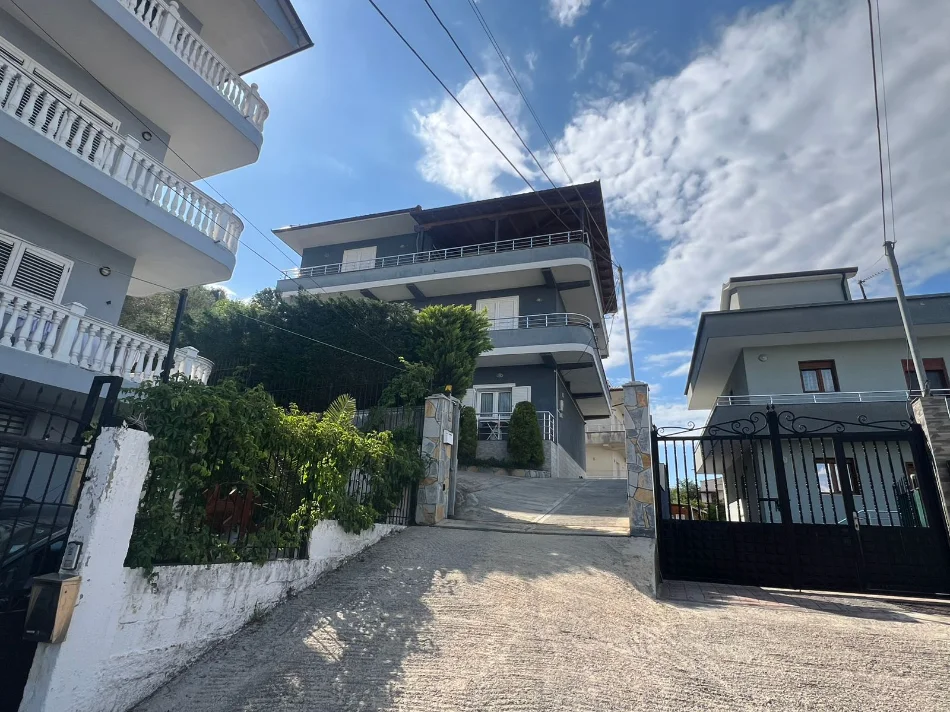 Tirane, shitet Vile Vile 3 Katshe Kati 3, 365 m² (vore)
