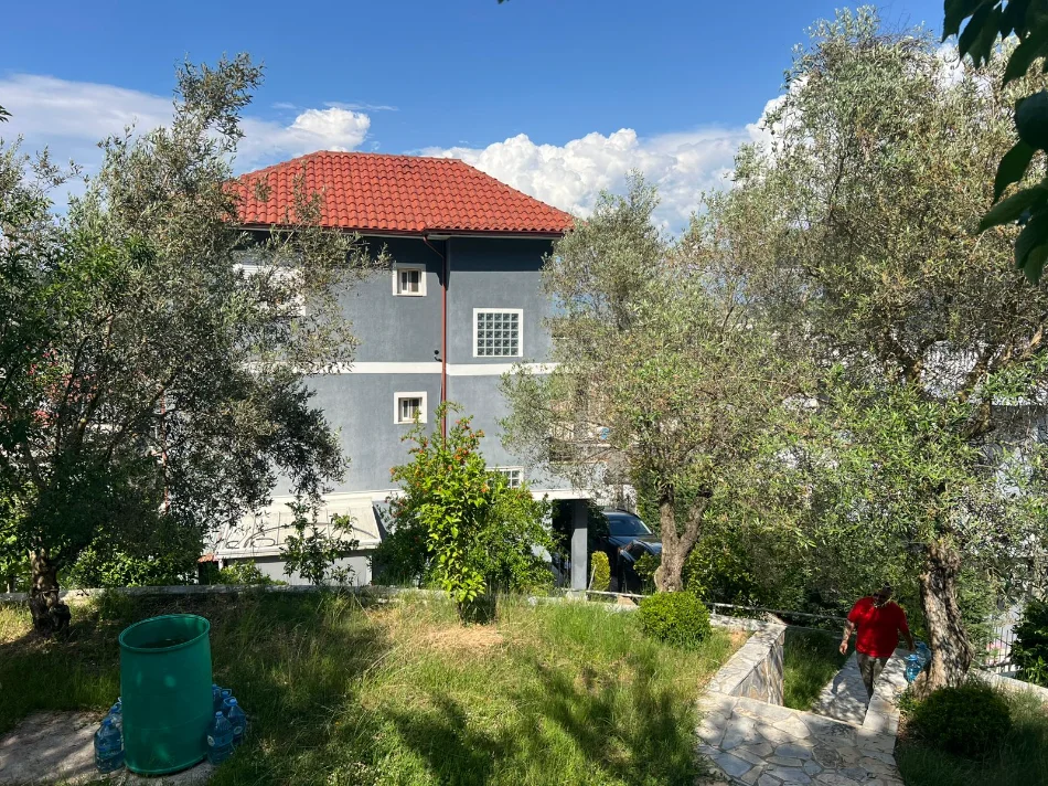 Tirane, shitet Vile Vile 3 Katshe Kati 3, 365 m² (vore)