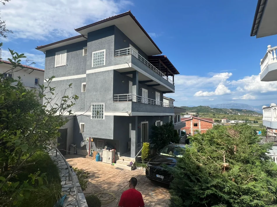 Tirane, shitet Vile Vile 3 Katshe Kati 3, 365 m² (vore)
