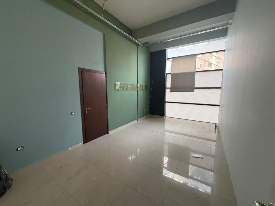 Tirane, jepet me qera ambjent biznesi , 157 m² (rruga e kavajes)