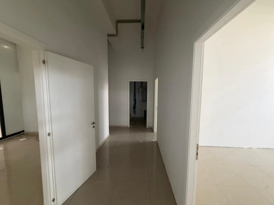 Tirane, jepet me qera ambjent biznesi , 157 m² (rruga e kavajes)