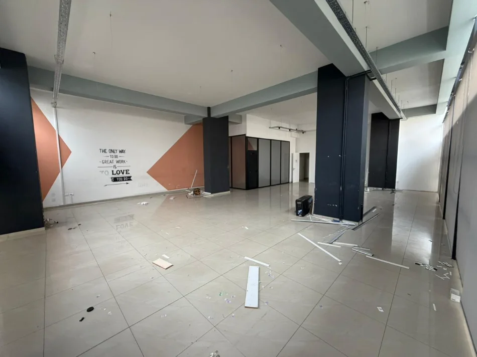 Tirane, jepet me qera ambjent biznesi , 157 m² (rruga e kavajes)