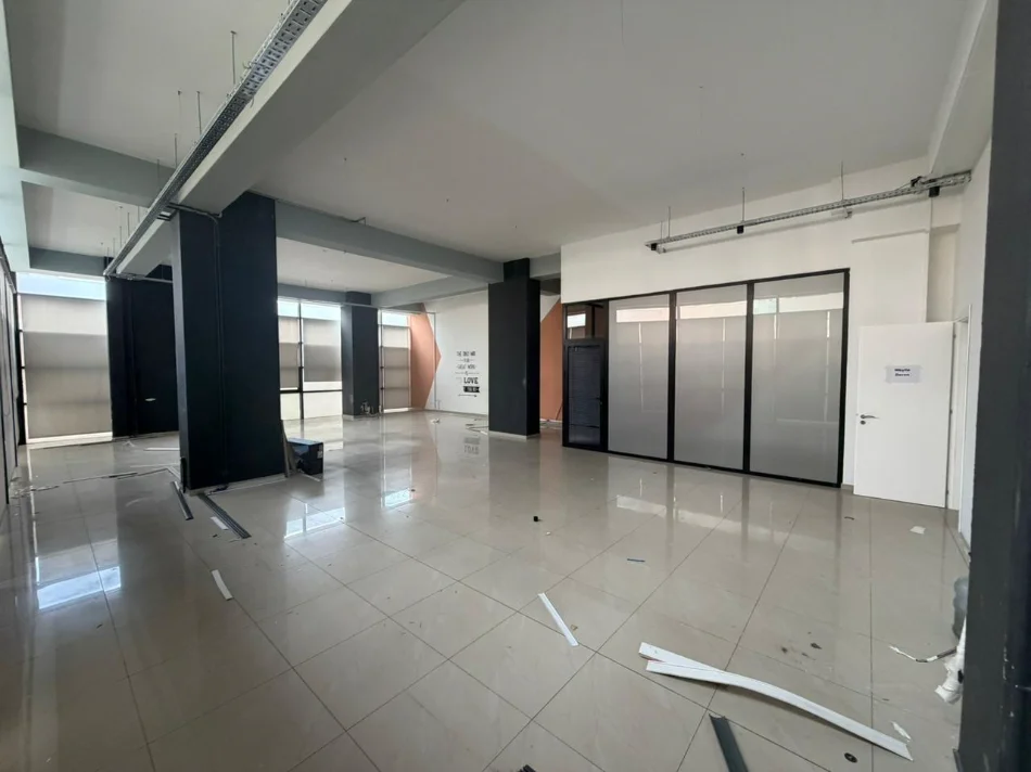 Tirane, jepet me qera ambjent biznesi , 157 m² (rruga e kavajes)