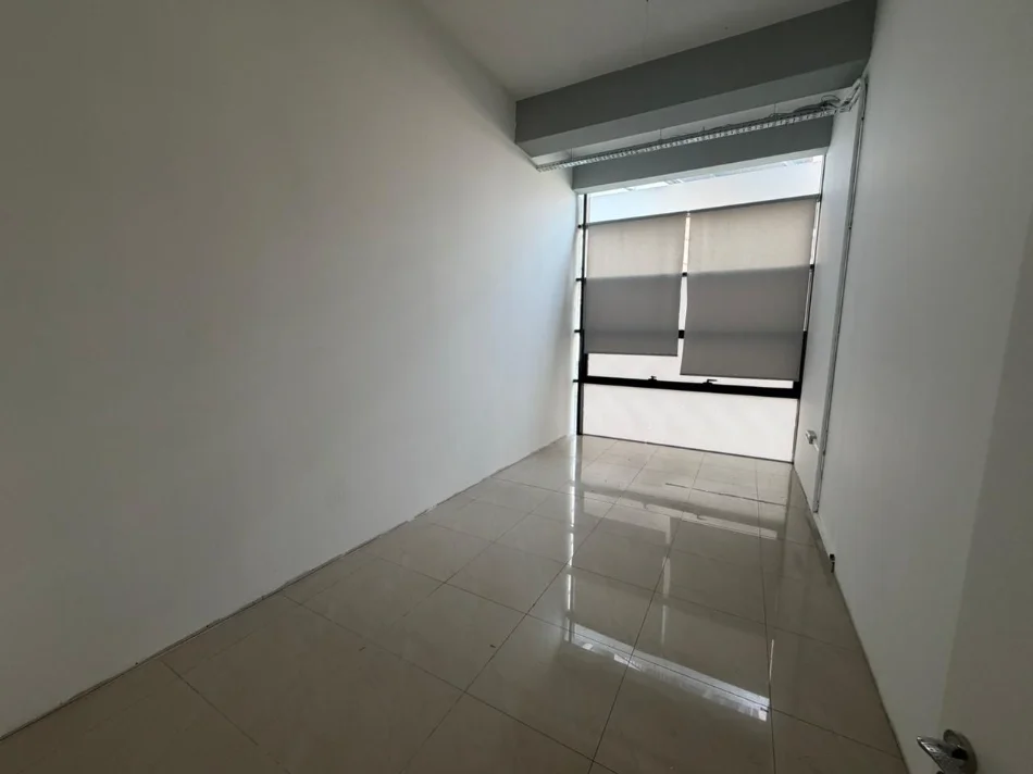 Tirane, jepet me qera ambjent biznesi , 157 m² (rruga e kavajes)