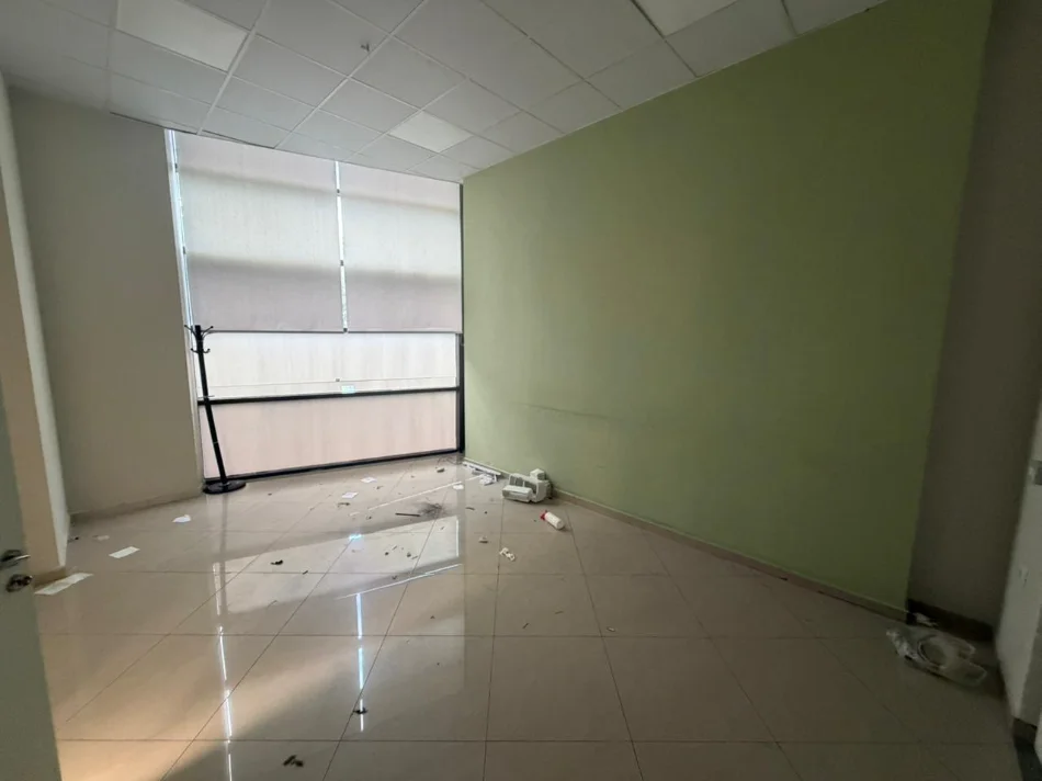 Tirane, jepet me qera ambjent biznesi Kati 1, 130 m² (rruga e kavajes)