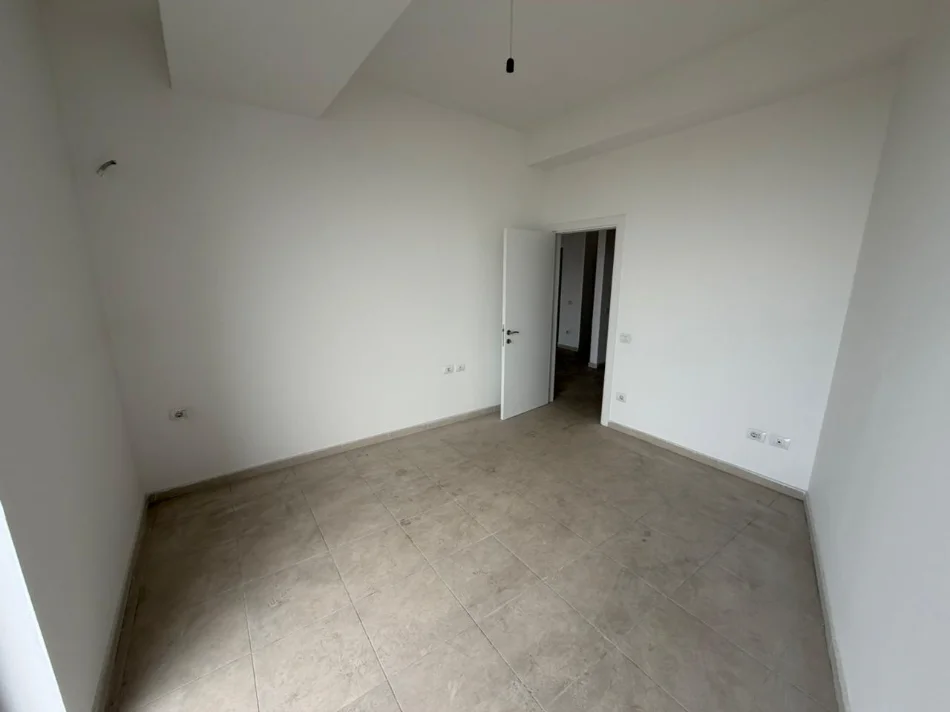 Tirane, jepet me qera ambjent biznesi Kati 7, 72 m² (rruga e kavajes)