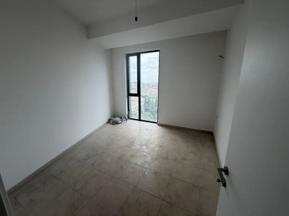 Tirane, jepet me qera ambjent biznesi Kati 7, 72 m² (rruga e kavajes)