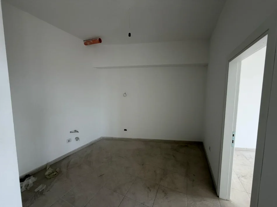 Tirane, jepet me qera ambjent biznesi Kati 7, 72 m² (rruga e kavajes)