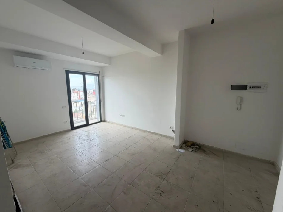 Tirane, jepet me qera ambjent biznesi Kati 7, 72 m² (rruga e kavajes)